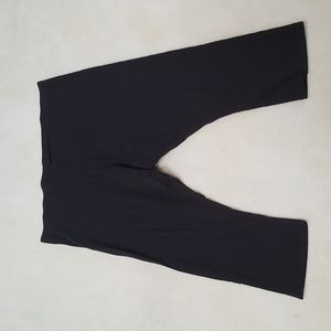 Black knit capri legging